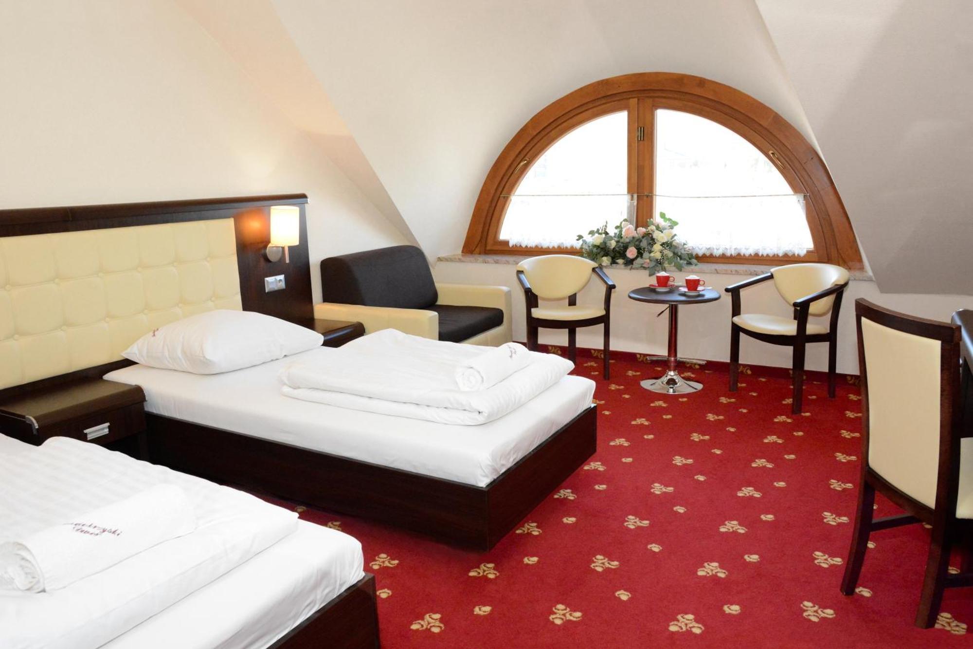 Hotel Swietokrzyski Dwor Nowa Slupia Exteriér fotografie