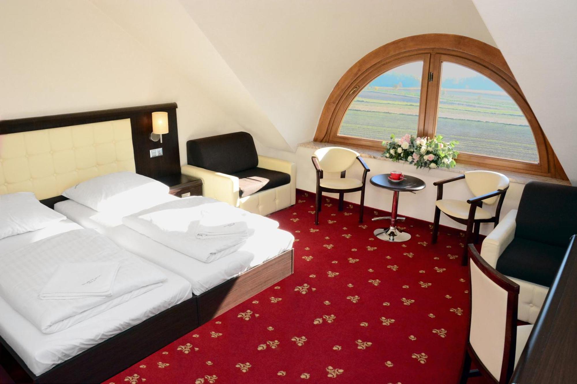 Hotel Swietokrzyski Dwor Nowa Slupia Exteriér fotografie