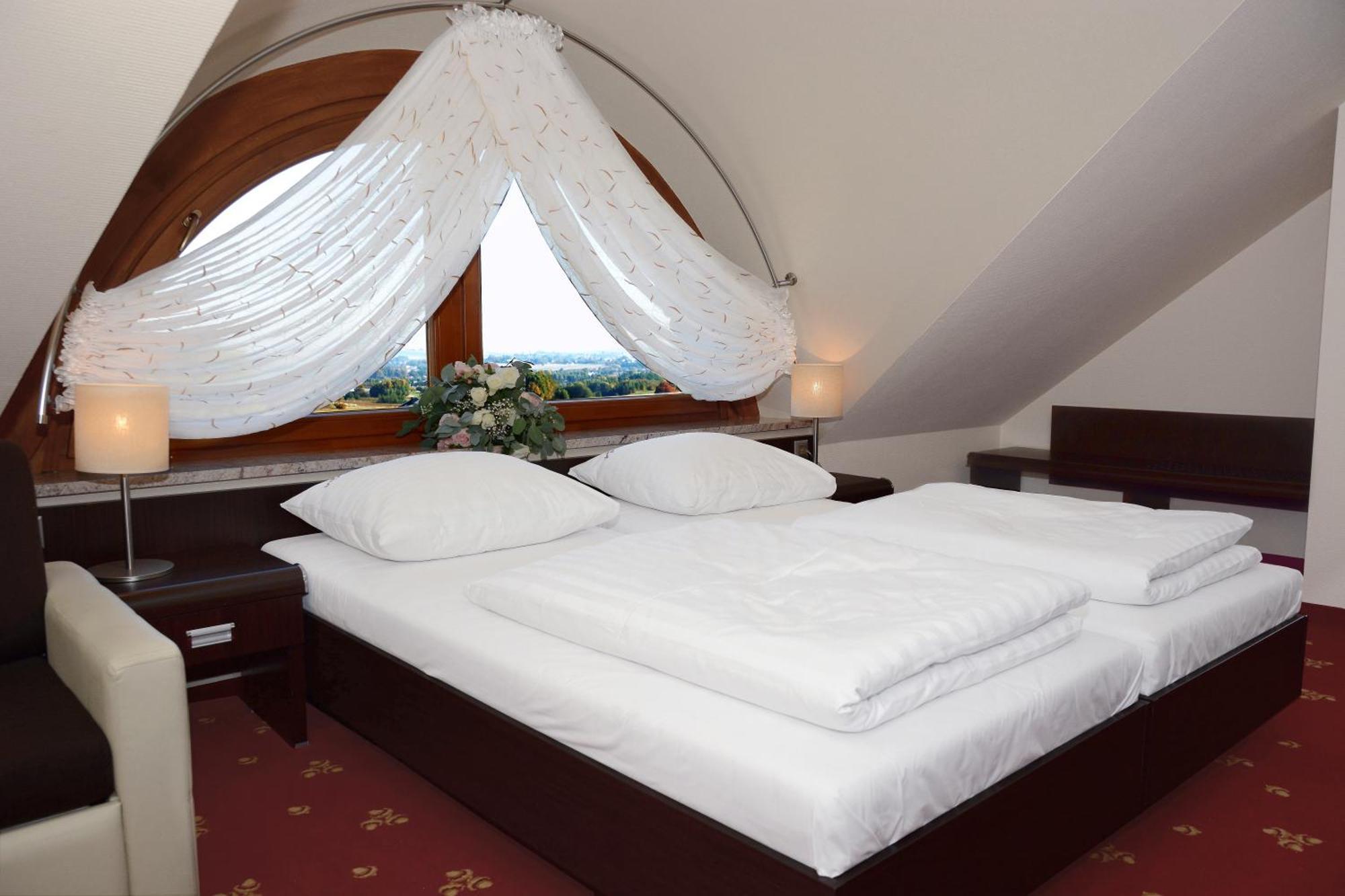 Hotel Swietokrzyski Dwor Nowa Slupia Exteriér fotografie